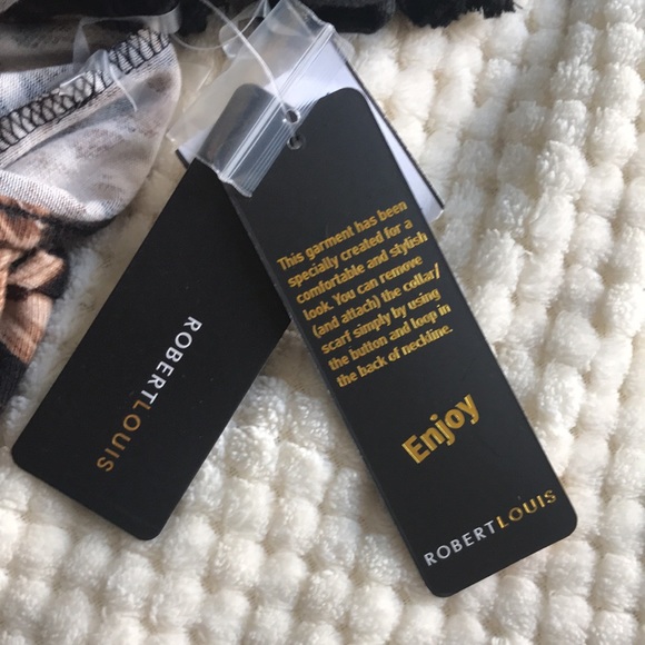 Robert Louis leopard print Hacci with removable tassel scarf Size Med.Brand New - Picture 6 of 10